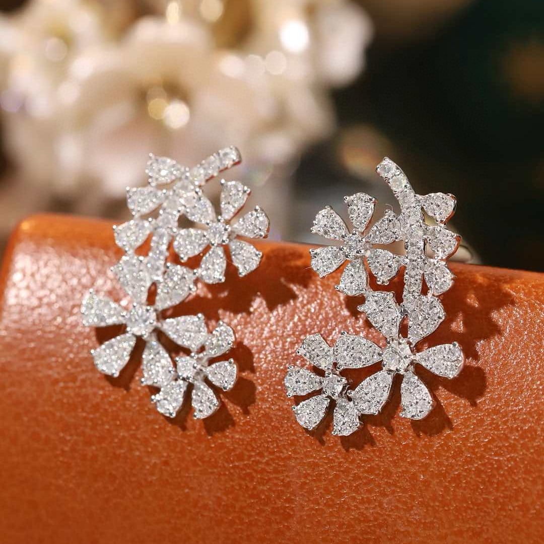 14k Gold 0.6 Ct Natural H Diamond Earrings: Ref:231071246 // gold content:14k gold // main gemstone:diamond // shape:round // carat weight:0. 6ct // clarity grade:vs-si // color:h // treatment:natural // cut grade:g // Condition: NewLow