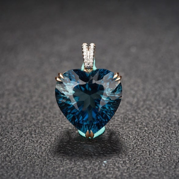 14k Gold 21.82 Ct Natural Topaz & Diamond Pendant( Without Chain ): Ref:231071253 // gold content:14k gold // main gemstone:topaz // shape:heart // carat weight:21. 82ct // color:blue // treatment:natural // // adjacent gemstone 2 : diamond // shape:round // clarity g