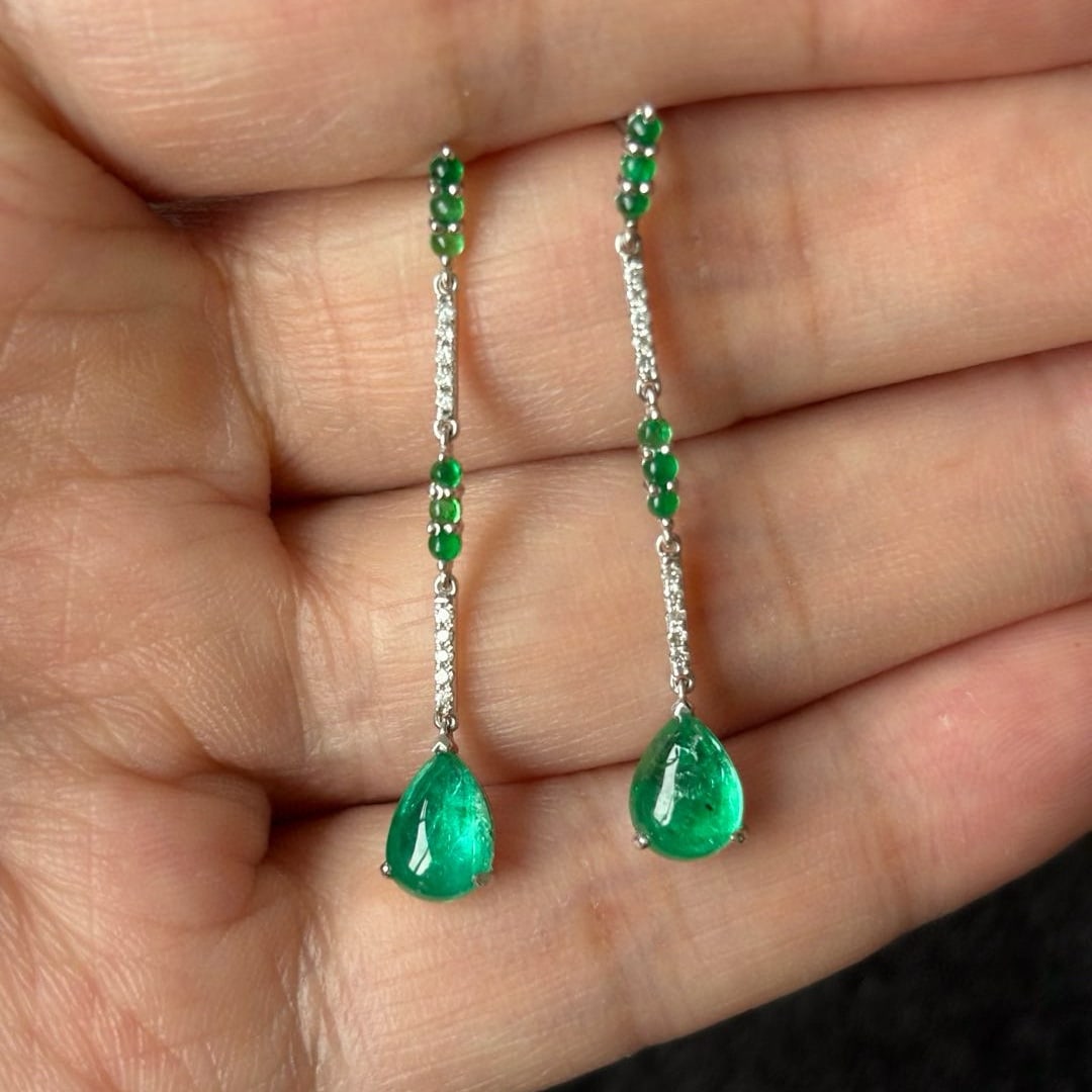 14k Gold 2.38 Ctw Natural Emerald & Diamond Earrings: Ref:231072110 // gold content:14k gold // main gemstone:emerald // shape:pear // carat weight:2. 25ct // color:green // treatment:natural // // adjacent gemstone 2 : diamond // shape:round // carat