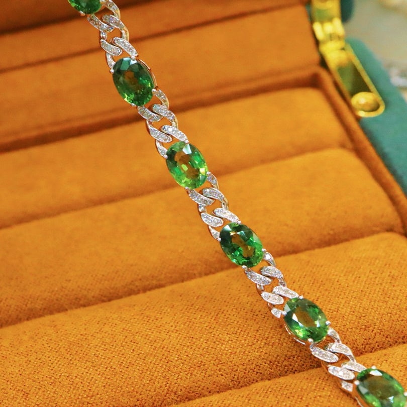 14k Gold 8.51 Ctw Natural Sapphire & Diamond Bracelet: Ref:231072113 // gold content:14k gold // main gemstone:sapphire // shape:oval // carat weight:8. 10ct // color:green // treatment:natural // // adjacent gemstone 2 : diamond // number of
