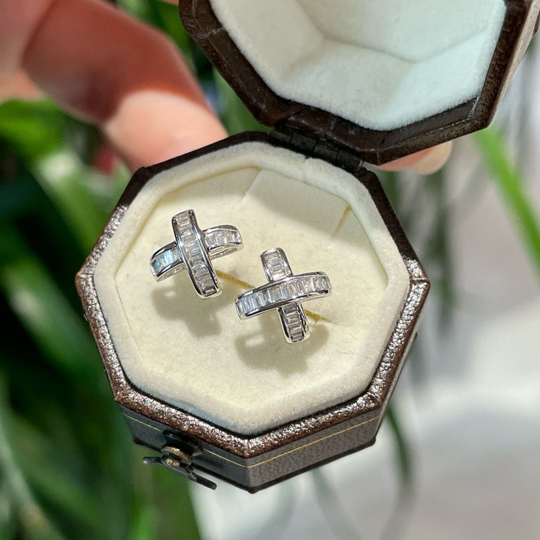 14k Gold 0.2 Ct Natural H Diamond Earrings: Ref:231072124 // gold content:14k gold // main gemstone:diamond // shape:baguette // carat weight:0. 2ct // clarity grade:vs-si // color:h // treatment:natural // Condition: NewLow Estimate: