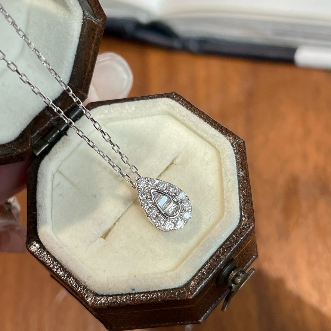 14k Gold 0.25 Ct Natural H Diamond Necklace: Ref:231072141 // gold content:14k gold // main gemstone:diamond // shape:multiple // carat weight:0. 25ct // clarity grade:vs-si // color:h // treatment:natural // Condition: NewLow Estimate: