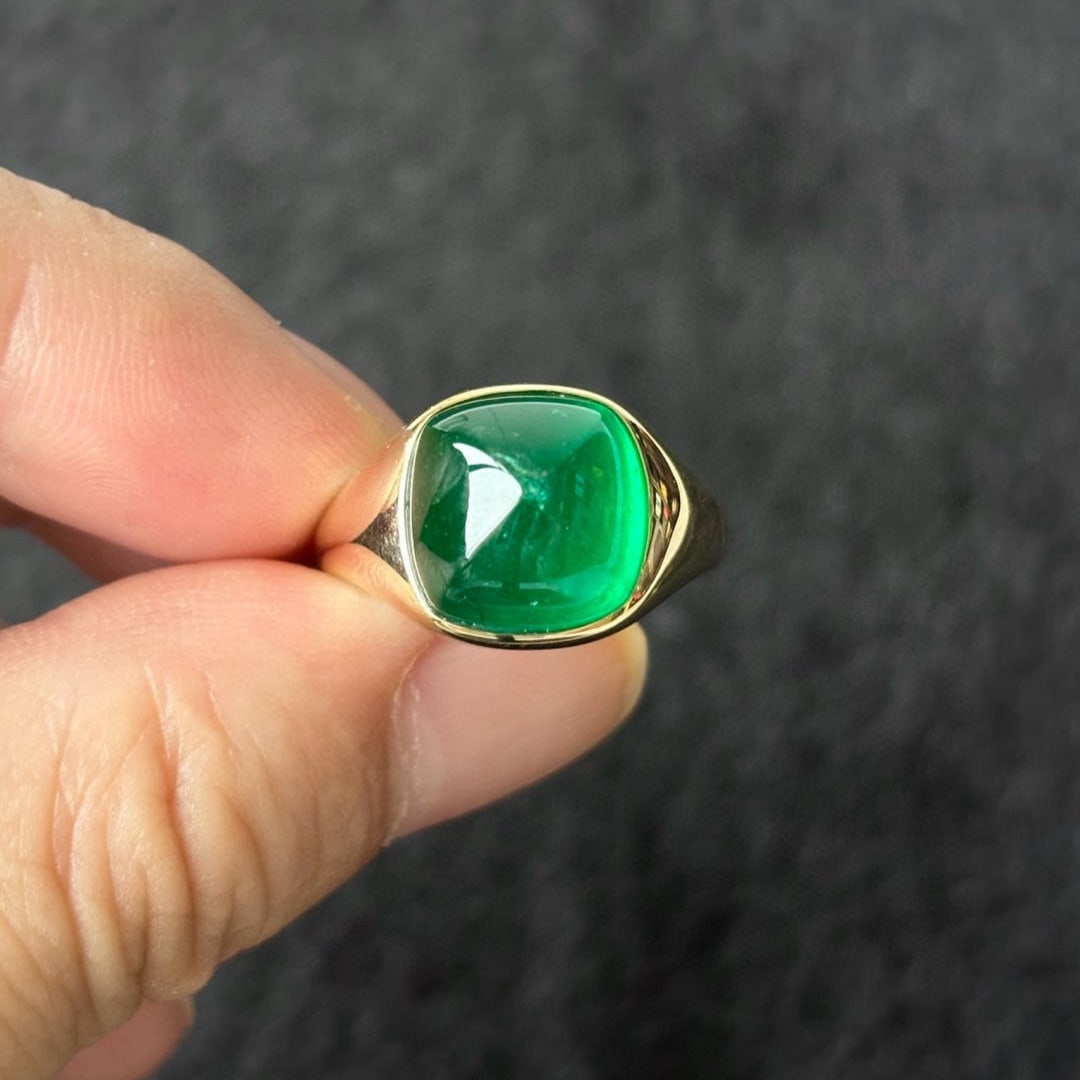14k Gold 8.45 Ct Vivid Green Natural Emerald Ring: Ref:231072153 // gold content:14k gold // ring size:7. 25us // // main gemstone:emerald // shape:sugar-loaf // carat weight:8. 45ct // color:vivid green // treatment:natural // Condition: New Low Est