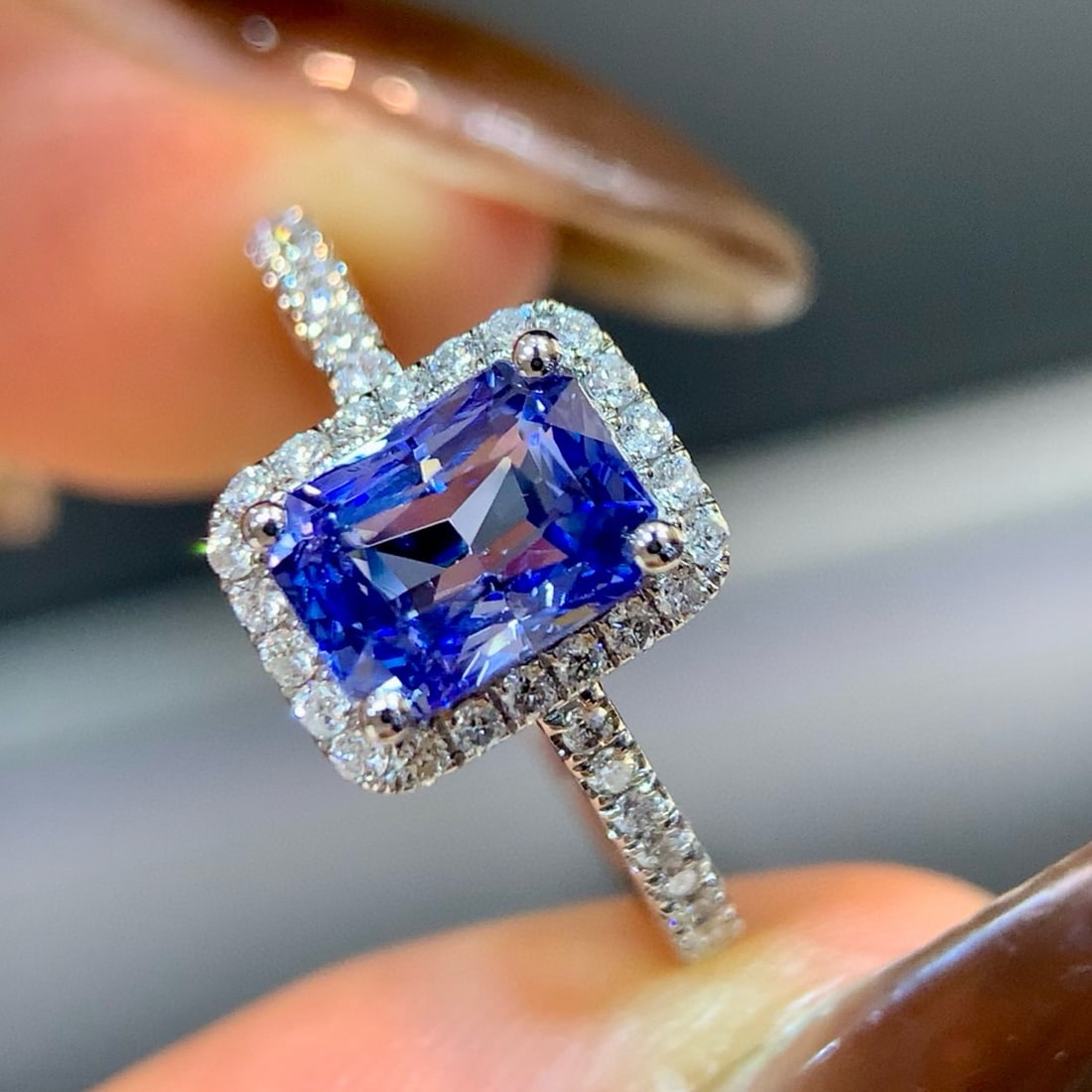 14k Gold 1.90 Ctw Natural Sapphire & Diamond Ring: Ref:231072156 // gold content:14k gold // ring size:7. 25us // // main gemstone:sapphire // shape:octagonal // carat weight:1. 66ct // color:blue // treatment:natural // // adjacent gemstone 2 :