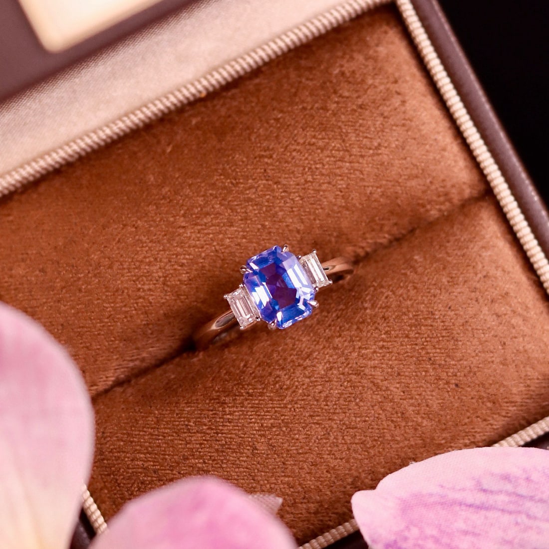 14k Gold 2.65 Ctw Natural Sapphire & Diamond Ring: Ref:231072157 // gold content:14k gold // ring size:7. 25us // // main gemstone:sapphire // shape:octagonal // carat weight:2. 3ct // color:blue // treatment:natural // // adjacent gemstone 2 :