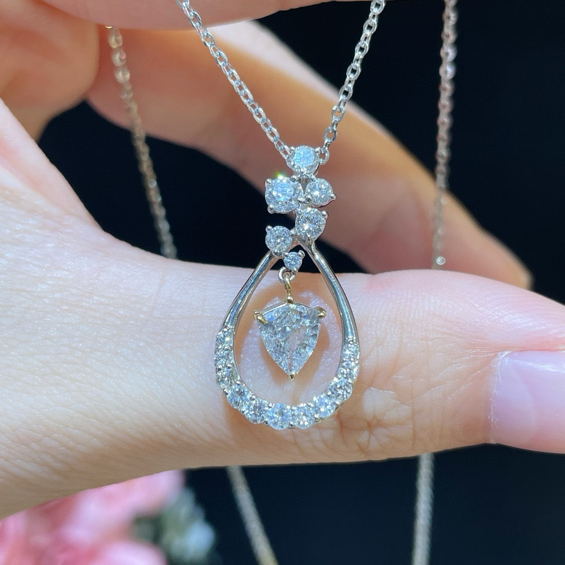 14k Gold 1.33 Ctw Natural H Diamond Necklace: Ref:231072163 // gold content:14k gold // main gemstone:diamond // shape:other // carat weight:0. 61ct // clarity grade:vs-si // color:h // treatment:natural // // adjacent gemstone 2 : diamond //