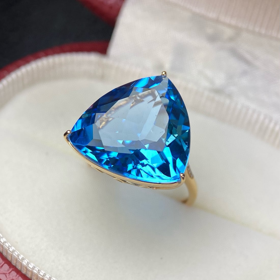 14k Gold 20.3 Ct Natural Topaz & Diamond Ring - 2