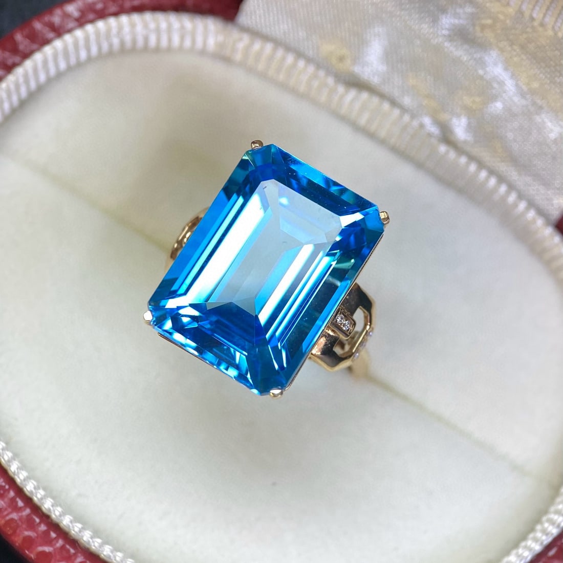 14k Gold 18.25 Ct Natural Topaz & Diamond Ring - 3