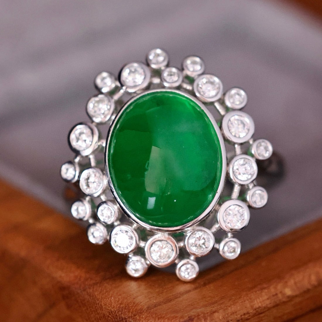 14k Gold 5.82 Ctw Vivid Green Natural Emerald & Diamond Ring: Ref:231072245 // gold content:14k gold // ring size:7. 25us // // main gemstone:emerald // shape:oval // carat weight:5. 3ct // color:vivid green // treatment:natural // // adjacent gemstone 2 :