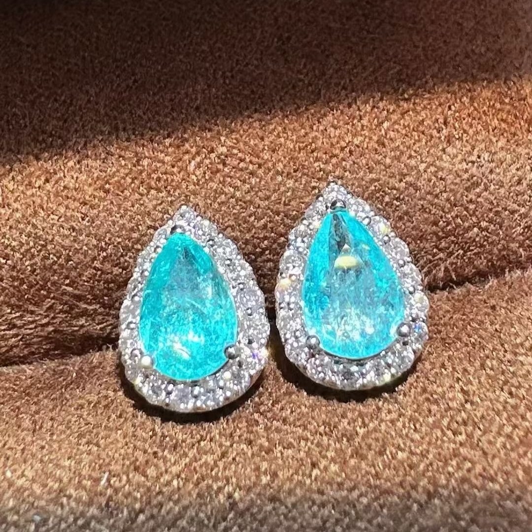 14k Gold 1.65 Ctw Natural Paraiba Tourmaline & Diamond Earrings: Ref:231073120 // gold content:14k gold // main gemstone:paraiba tourmaline // shape:pear // carat weight:1. 31ct // color:blue // treatment:natural // // adjacent gemstone 2 : diamond //
