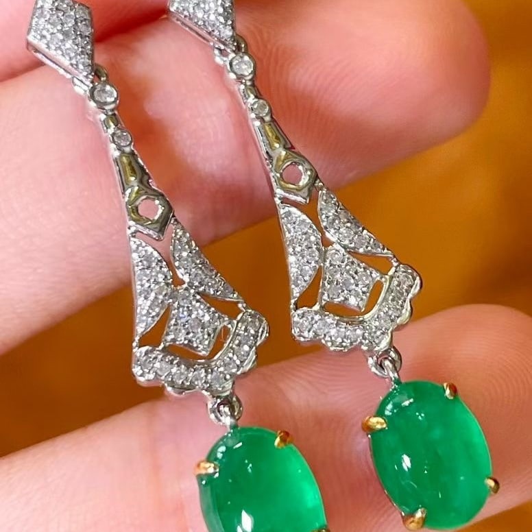 14k Gold 2.3 Ct Vivid Green Natural Emerald & Diamond Earrings: Ref:231073143 // gold content:14k gold // main gemstone:emerald // shape:oval // carat weight:2. 3ct // color:vivid green // treatment:natural // // adjacent gemstone 2 : diamond // number of stones:9