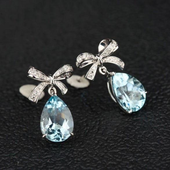 14k Gold 3.75 Ct Natural Aquamarine & Diamond Earrings: Ref:231073161 // gold content:14k gold // main gemstone:aquamarine // shape:pear // carat weight:3. 75ct // color:santa maria color // treatment:natural // // adjacent gemstone 2 : diamond // shape:ro