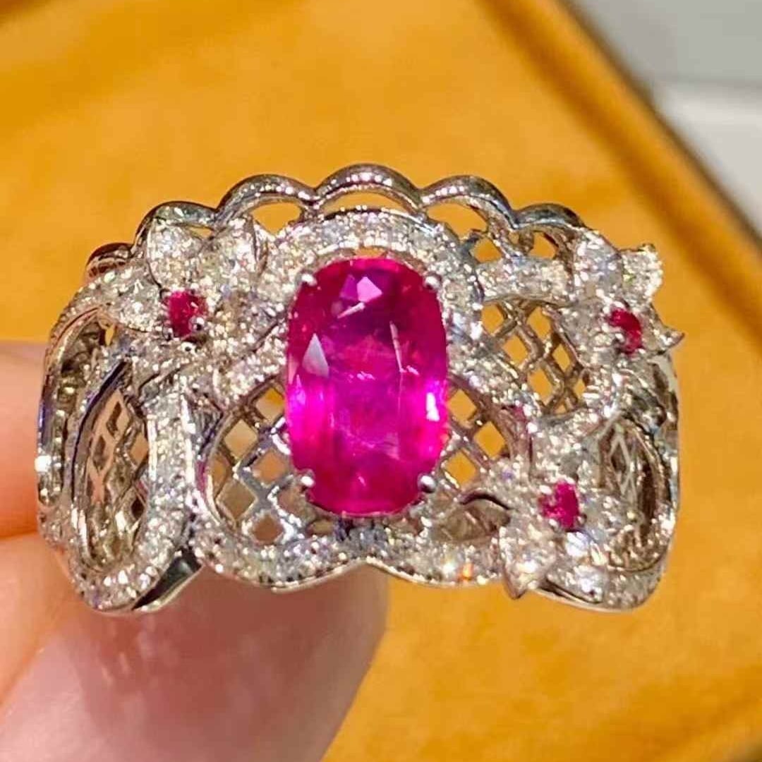 14k Gold 1.25 Ct Natural Ruby & Diamond Ring: Ref:231073176 // gold content:14k gold // ring size:7. 25us // // main gemstone:ruby // shape:oval // carat weight:1. 25ct // color:red // treatment:natural // // adjacent gemstone 2 : diamond // shap