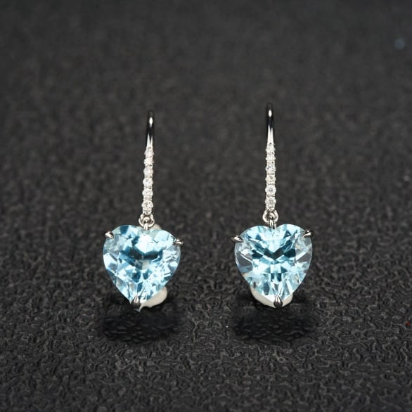 14k Gold 3.43 Ct Natural Aquamarine & Diamond Earrings: Ref:231073246 // gold content:14k gold // main gemstone:aquamarine // shape:heart // carat weight:3. 43ct // color:santa maria color // treatment:natural // // adjacent gemstone 2 : diamond //