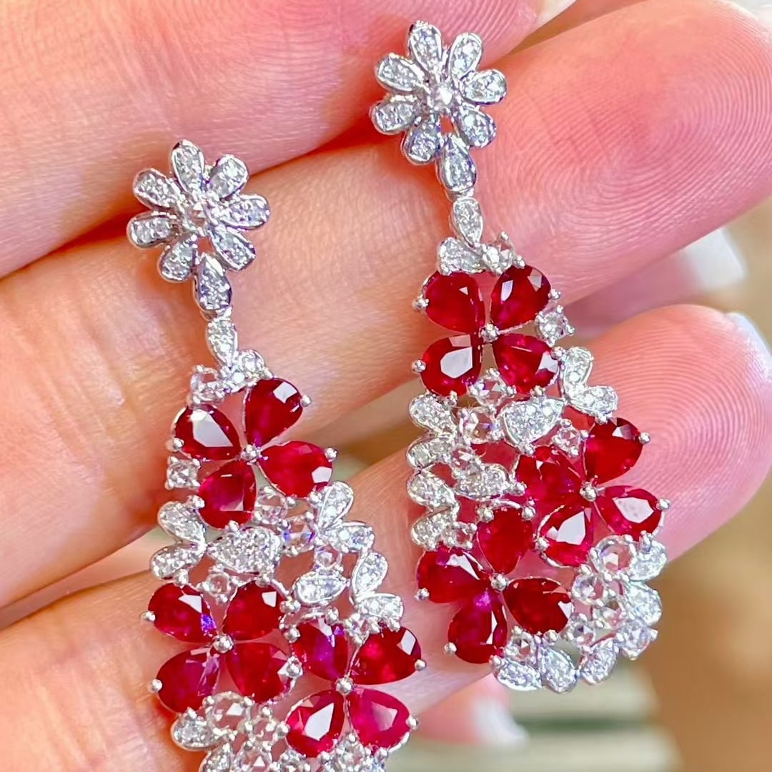 14k Gold 4.5 Ct Natural Ruby & Diamond Earrings: Ref:231073259 // gold content:14k gold // main gemstone:ruby // shape:pear // carat weight:4. 5ct // color:pigeonblood red // treatment:natural // // adjacent gemstone 2 : diamond // shape:round //