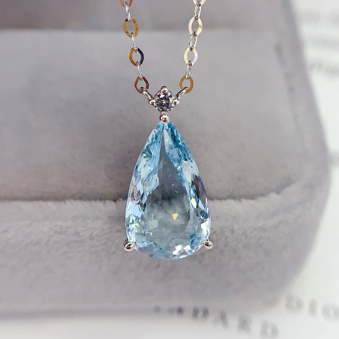 14k Gold 3 Ct Natural Aquamarine & Sapphire Necklace: Ref:231074020 // gold content:14k gold // main gemstone:aquamarine // shape:pear // carat weight:3ct // color:blue // treatment:natural // // adjacent gemstone 2 : sapphire // number of stones:1 //