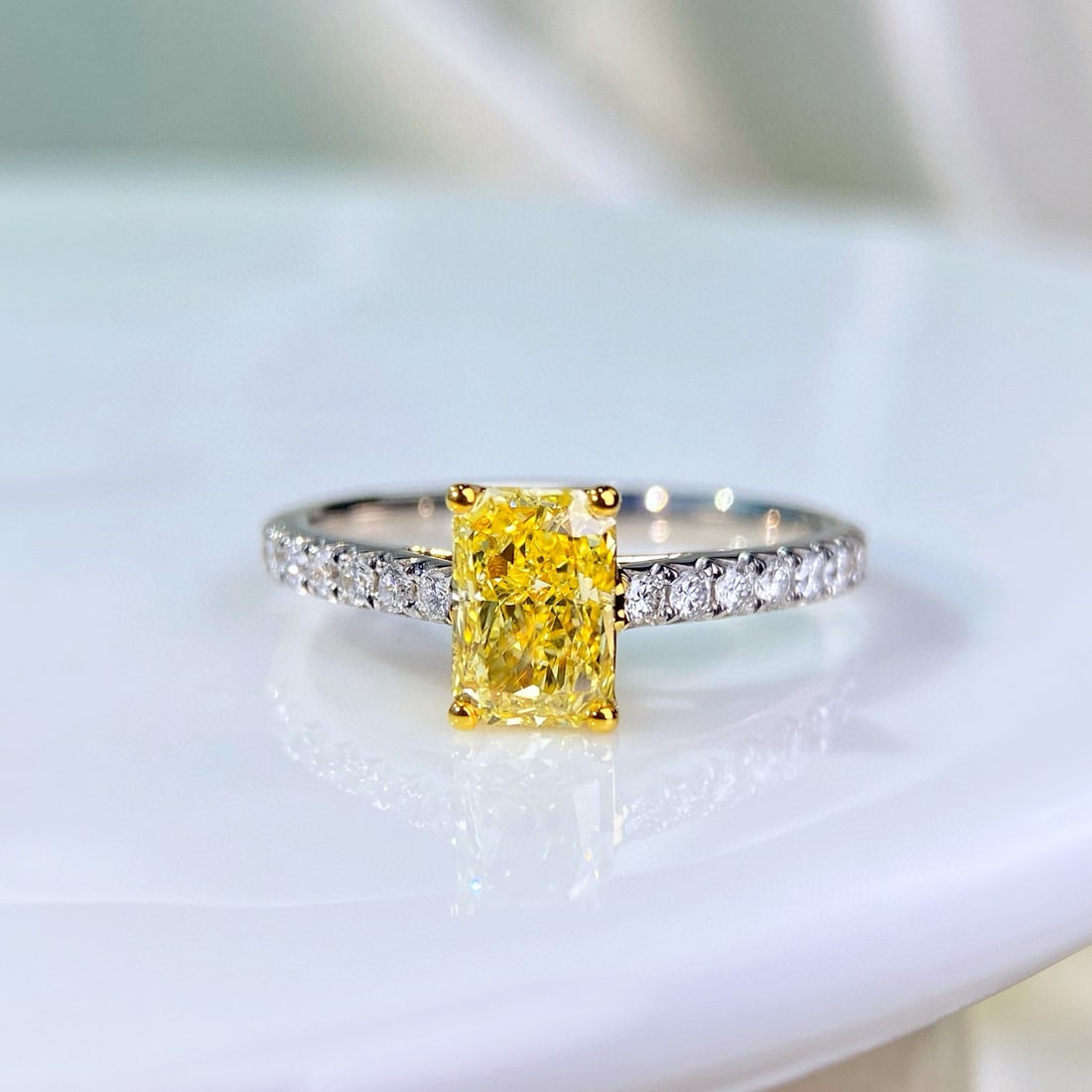 Gia Certified 14k Gold 1.33 Ctw Natural Yellow Diamond & Diamond Ring: Ref:231074027 // gold content:14k gold // ring size:7. 25us // // main gemstone:yellow diamond // certified:gia // shape:radiant // carat weight:1. 00ct // clarity grade:si2 // color:yellow //