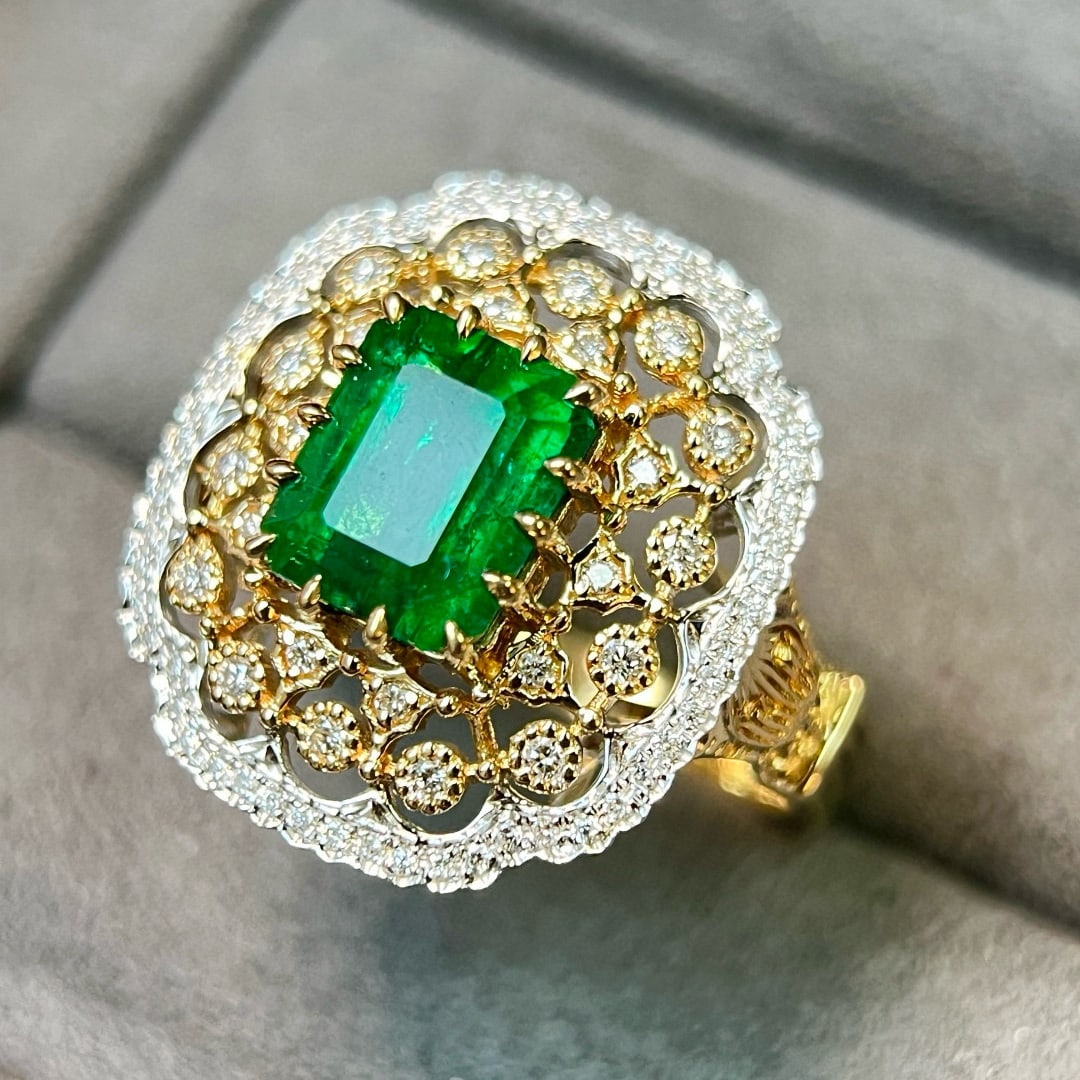 14k Gold 2.20 Ctw Vivid Green Natural Emerald & Diamond Ring (1 of 8)