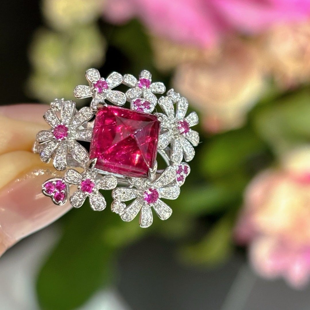 14k Gold 3.22 Ct Natural Spinel & Diamond Ring: Ref:231074099 // gold content:14k gold // ring size:7. 25us // // main gemstone:spinel // shape:sugar-loaf // carat weight:3. 22ct // color:red // treatment:natural // // adjacent gemstone 2 : diamond