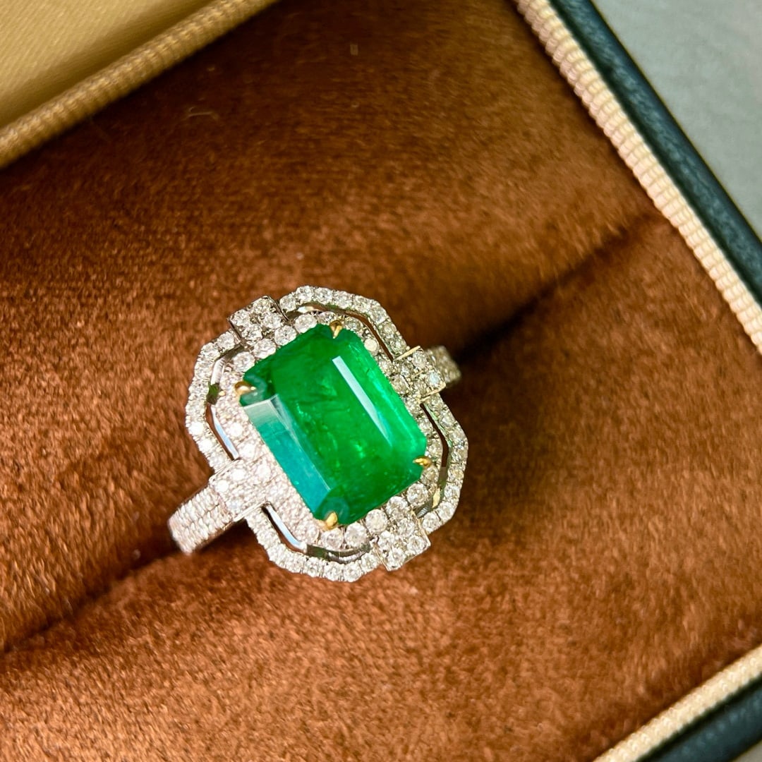 14k Gold 3.81 Ctw Vivid Green Natural Emerald & Diamond Ring: Ref:231074160 // gold content:14k gold // ring size:7. 25us // // main gemstone:emerald // shape:octagonal // carat weight:3. 06ct // color:vivid green // treatment:natural // // adjacent gemstone 2 :