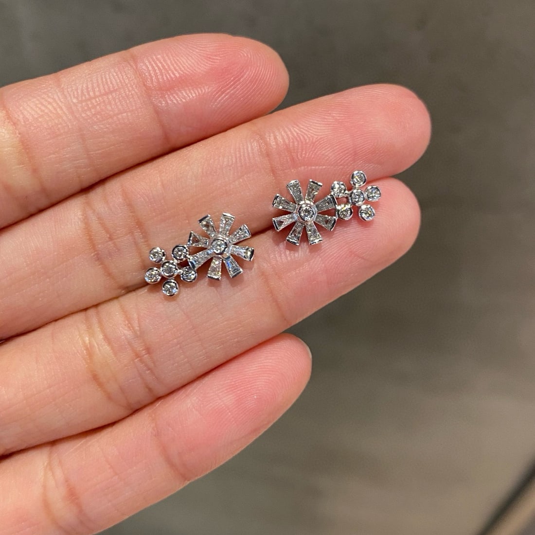 14k Gold 1 Ct Natural H Diamond Earrings: Ref:231074189 // gold content:14k gold // main gemstone:diamond // shape:multiple // carat weight:1ct // clarity grade:vs-si // color:h // treatment:natural // Condition: NewLow Estimate: