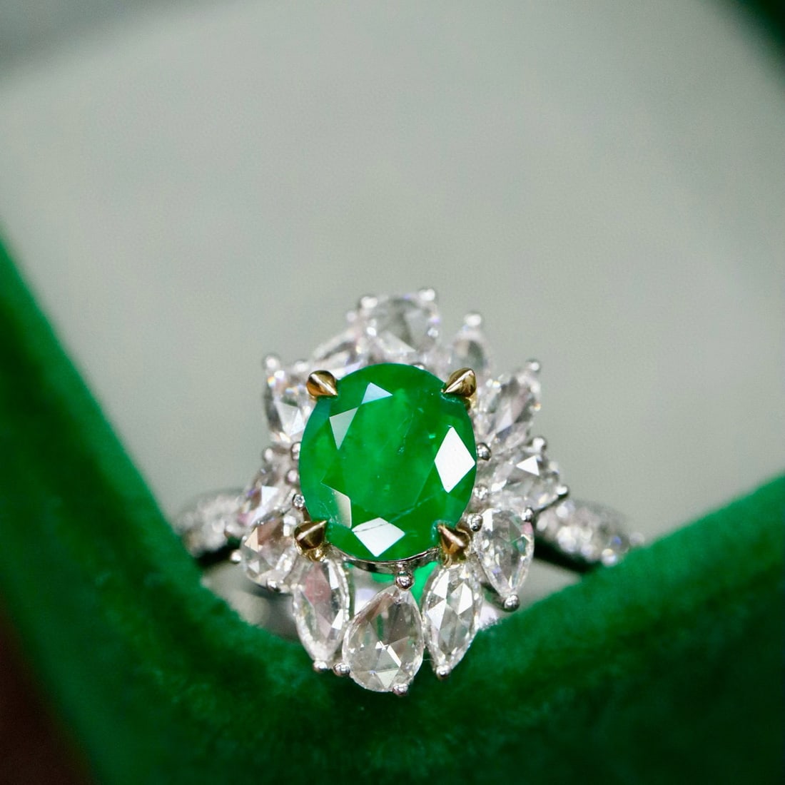 14k Gold 1.69 Ctw Vivid Green Natural Emerald & Diamond Ring: Ref:231074253 // gold content:14k gold // ring size:7. 25us // // main gemstone:emerald // shape:oval // carat weight:1. 04ct // color:vivid green // treatment:natural // // adjacent gemstone 2 :