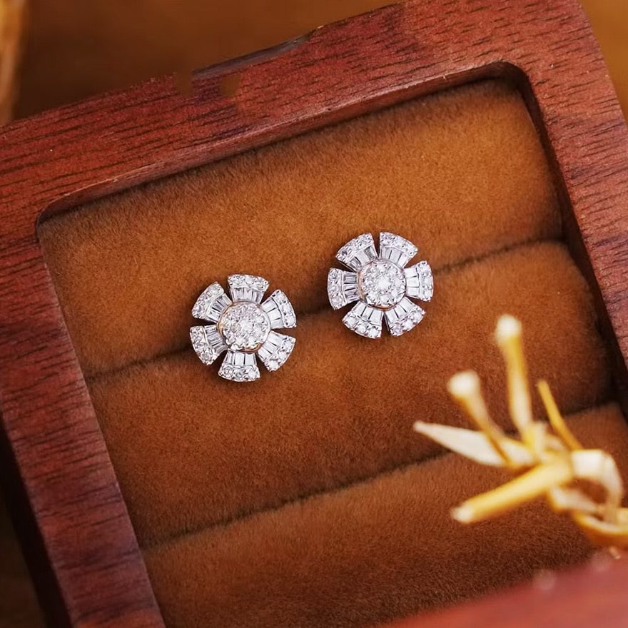 14k Gold 0.55 Ct Natural H Diamond Earrings: Ref:231074266 // gold content:14k gold // main gemstone:diamond // shape:multiple // carat weight:0. 55ct // clarity grade:vs-si // color:h // treatment:natural // Condition: New Low Estimate: 2900.0