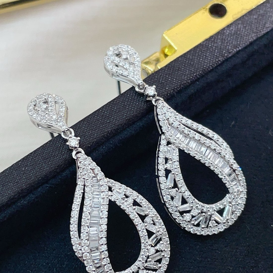 14k Gold 1.2 Ct Natural H Diamond Earrings (1 of 6)