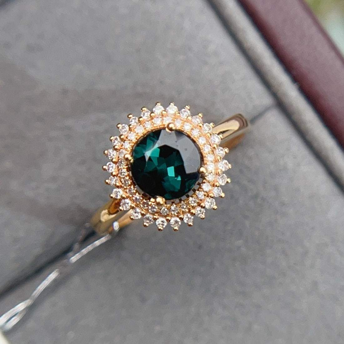 14k Gold 1.41 Ctw Natural Tourmaline & Diamond Ring: Ref:231074310 // gold content:14k gold // ring size:7. 25us // // main gemstone:tourmaline // shape:round // carat weight:1. 2ct // color:green // treatment:natural // cut grade:g // // adjacent