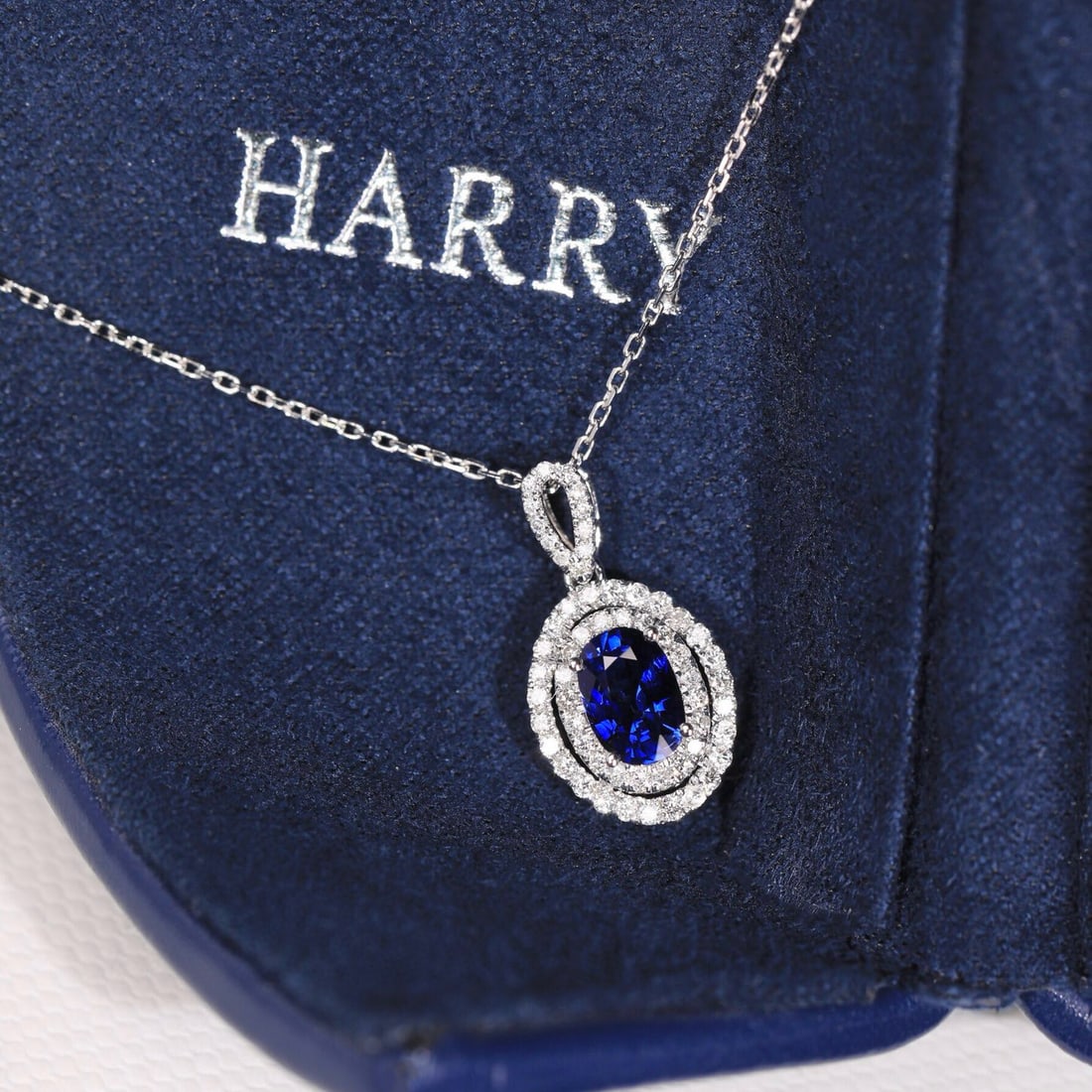 14k Gold 0.75 Ct Natural Sapphire & Diamond Necklace: Ref:231074312 // gold content:14k gold // main gemstone:sapphire // shape:oval // carat weight:0. 75ct // color:blue // treatment:natural // // adjacent gemstone 2 : diamond // shape:round //