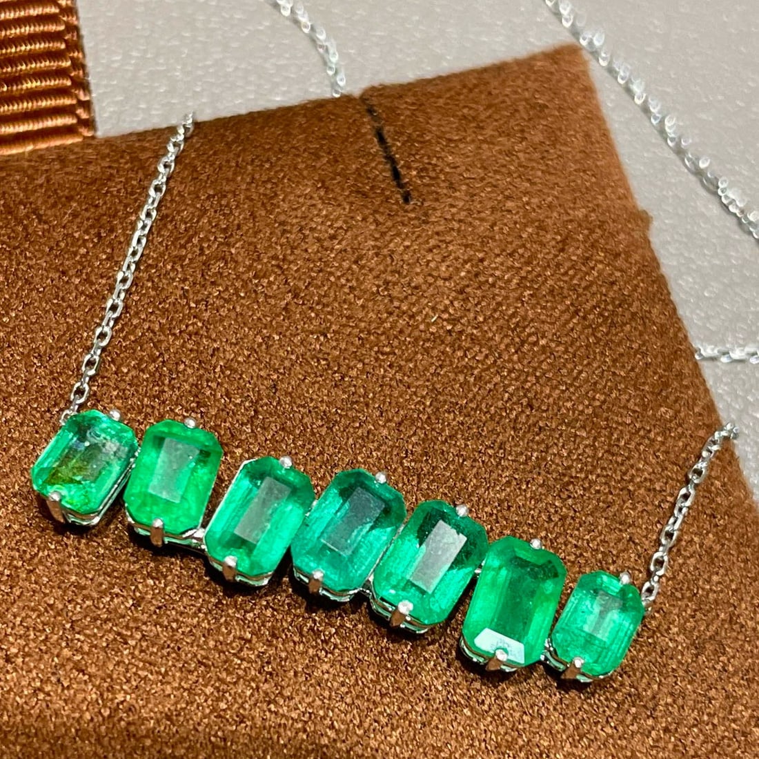 14k Gold 3.3 Ct Natural Emerald Necklace: Ref:231074314 // gold content:14k gold // main gemstone:emerald // shape:octagonal // carat weight:3. 3ct // color:green // treatment:natural // Condition: New Low Estimate: 4200.00 High Estimate: 63