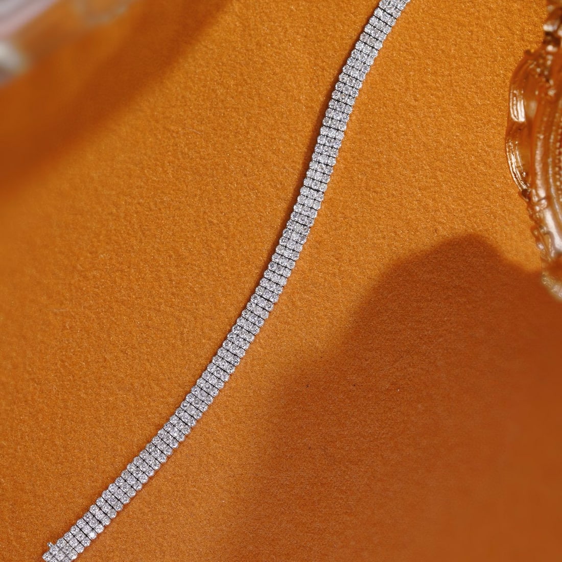 14k Gold 5.50 Ct Natural H Diamond Bracelet: Ref:231074390 // gold content:14k gold // main gemstone:diamond // shape:round // carat weight:5. 50ct // clarity grade:vs-si // color:h // treatment:natural // cut grade:g // Condition: New Low Esti