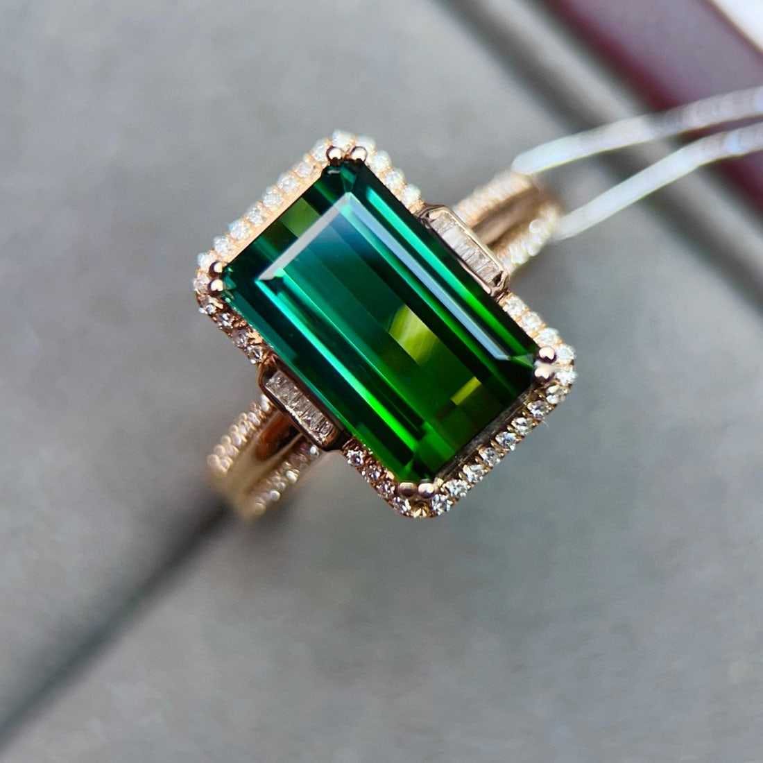 14k Gold 4.24 Ctw Natural Tourmaline & Diamond Ring: Ref:231074428 // gold content:14k gold // ring size:7. 25us // // main gemstone:tourmaline // shape:octagonal // carat weight:4ct // color:green // treatment:natural // // adjacent gemstone 2 :
