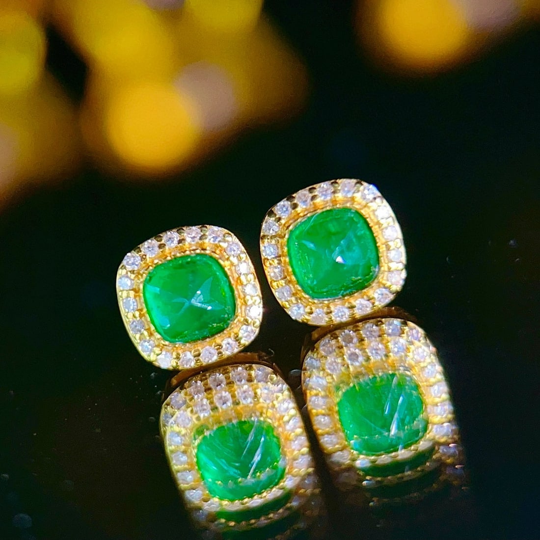 14k Gold 0.6 Ct Vivid Green Natural Emerald & Diamond Earrings: Ref:231074438 // gold content:14k gold // main gemstone:emerald // shape:sugar-loaf // carat weight:0. 6ct // color:vivid green // treatment:natural // // adjacent gemstone 2 : diamond // number of