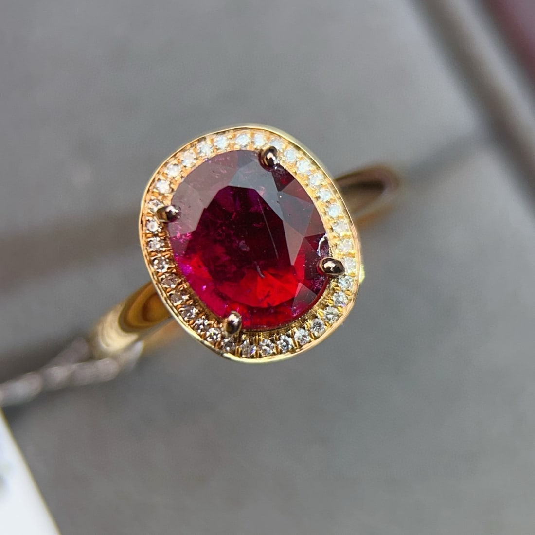 14k Gold 2.10 Ctw Natural Tourmaline & Diamond Ring: Ref:231074442 // gold content:14k gold // ring size:7. 25us // // main gemstone:tourmaline // shape:oval // carat weight:2ct // color:red // treatment:natural // // adjacent gemstone 2 : diamond // nu
