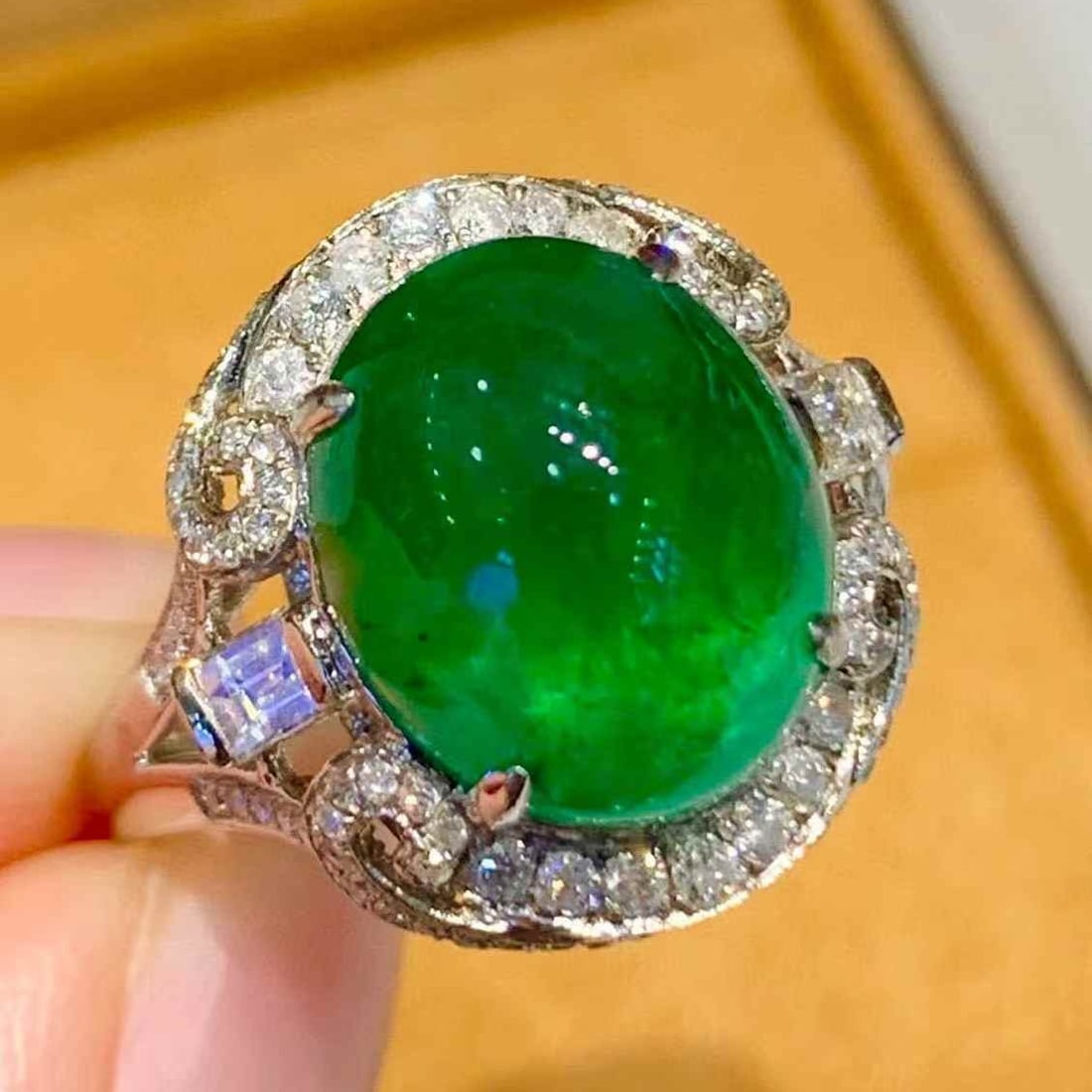 14k Gold 6 Ct Natural Emerald & Diamond Ring: Ref:231075220 // gold content:14k gold // ring size:7. 25us // // main gemstone:emerald // shape:oval // carat weight:6ct // color:green // treatment:natural // // adjacent gemstone 2 : diamond //