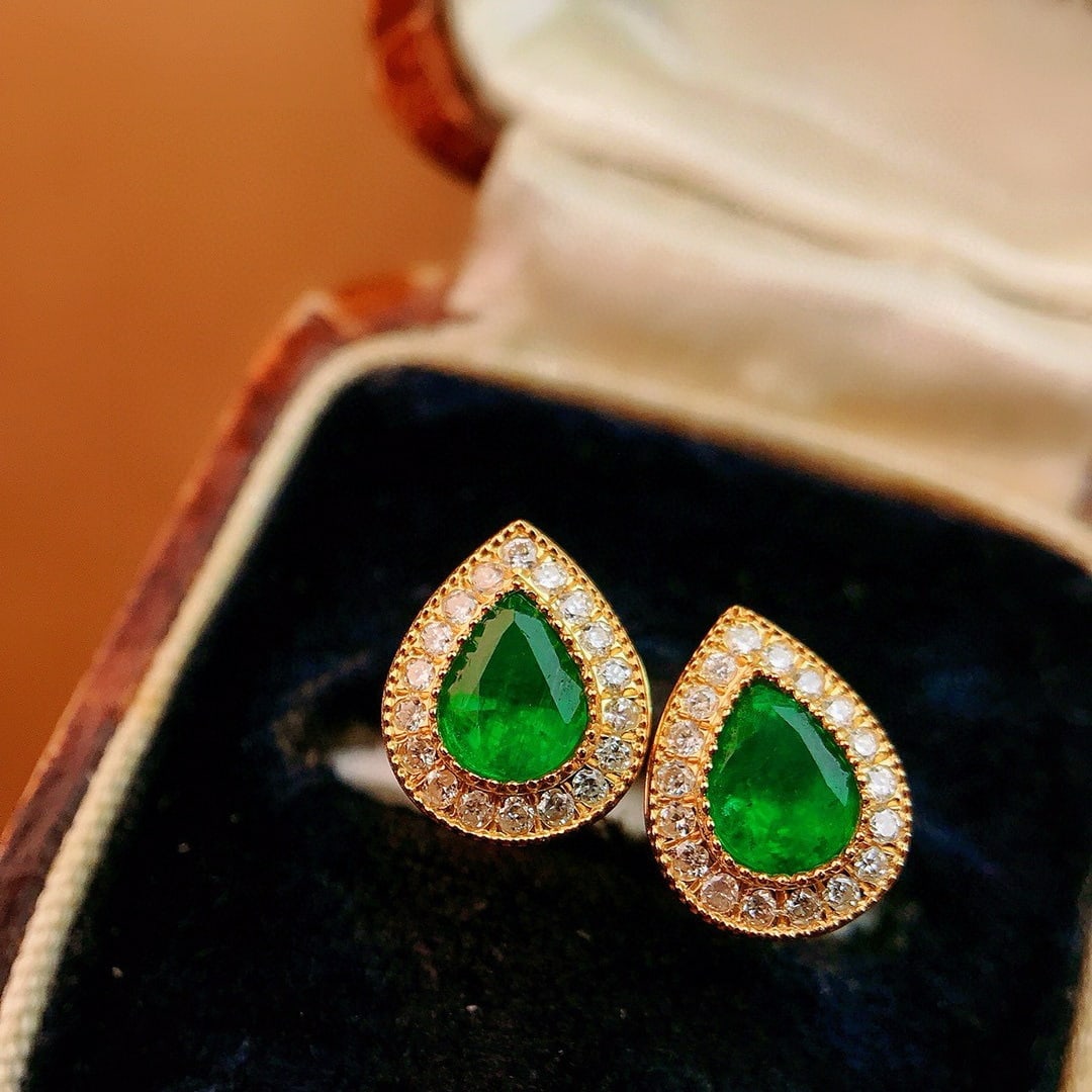 14k Gold 0.74 Ctw Vivid Green Natural Emerald & Diamond Earrings: Ref:231076065 // gold content:14k gold // main gemstone:emerald // shape:pear // carat weight:0. 6ct // color:vivid green // treatment:natural // // adjacent gemstone 2 : diamond // shape:round // car
