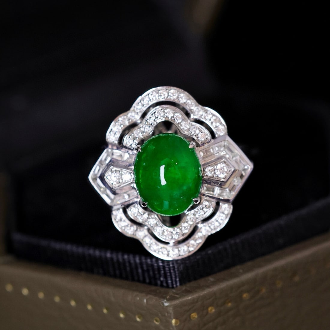 14k Gold 2.91 Ctw Vivid Green Natural Emerald & Diamond Ring/pendant( Without Chain ): Ref:231076108 // gold content:14k gold // ring size:7. 25us // // main gemstone:emerald // shape:oval // carat weight:2. 4ct // color:vivid green // treatment:natural // // adjacent gemstone 2 :