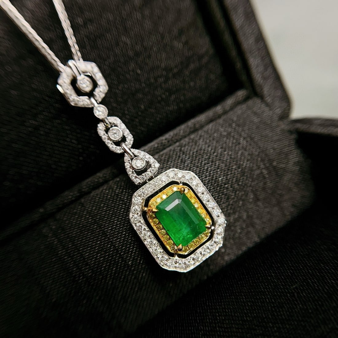 14k Gold 1.55 Ct Vivid Green Natural Emerald & Diamond Pendant( Without Chain ) (1 of 7)