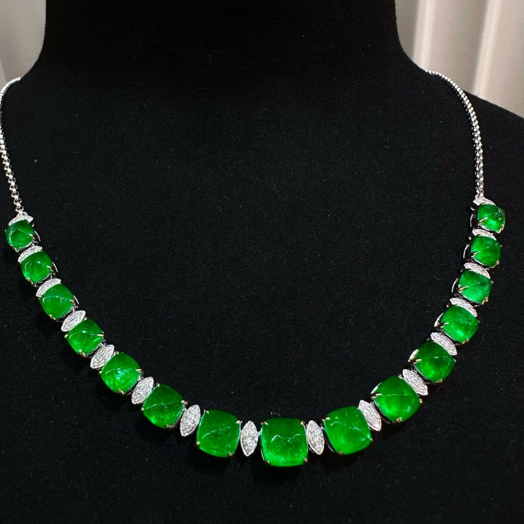 14k Gold 11.62 Ct Vivid Green Natural Emerald & Diamond Necklace (1 of 4)