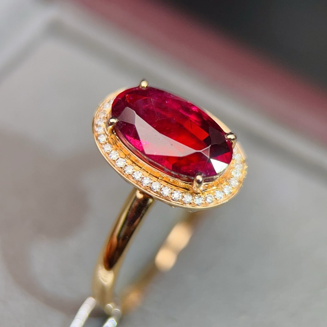14k Gold 2.76 Ctw Natural Tourmaline & Diamond Ring: Ref:231076310 // gold content:14k gold // ring size:7. 25us // // main gemstone:tourmaline // shape:oval // carat weight:2. 65ct // color:red // treatment:natural // // adjacent gemstone 2 : diamond /