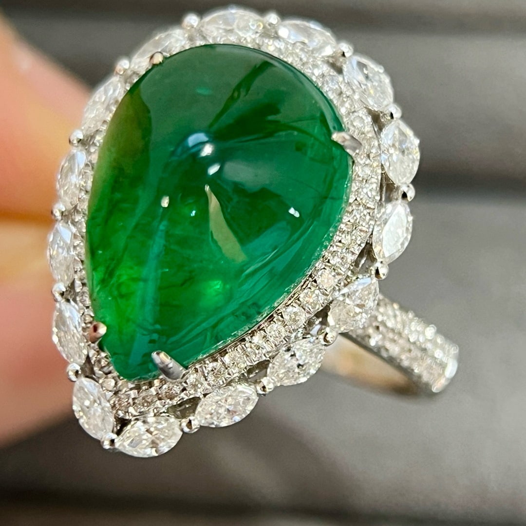 14k Gold 8.34 Ctw Vivid Green Natural Emerald & Diamond Ring (1 of 8)