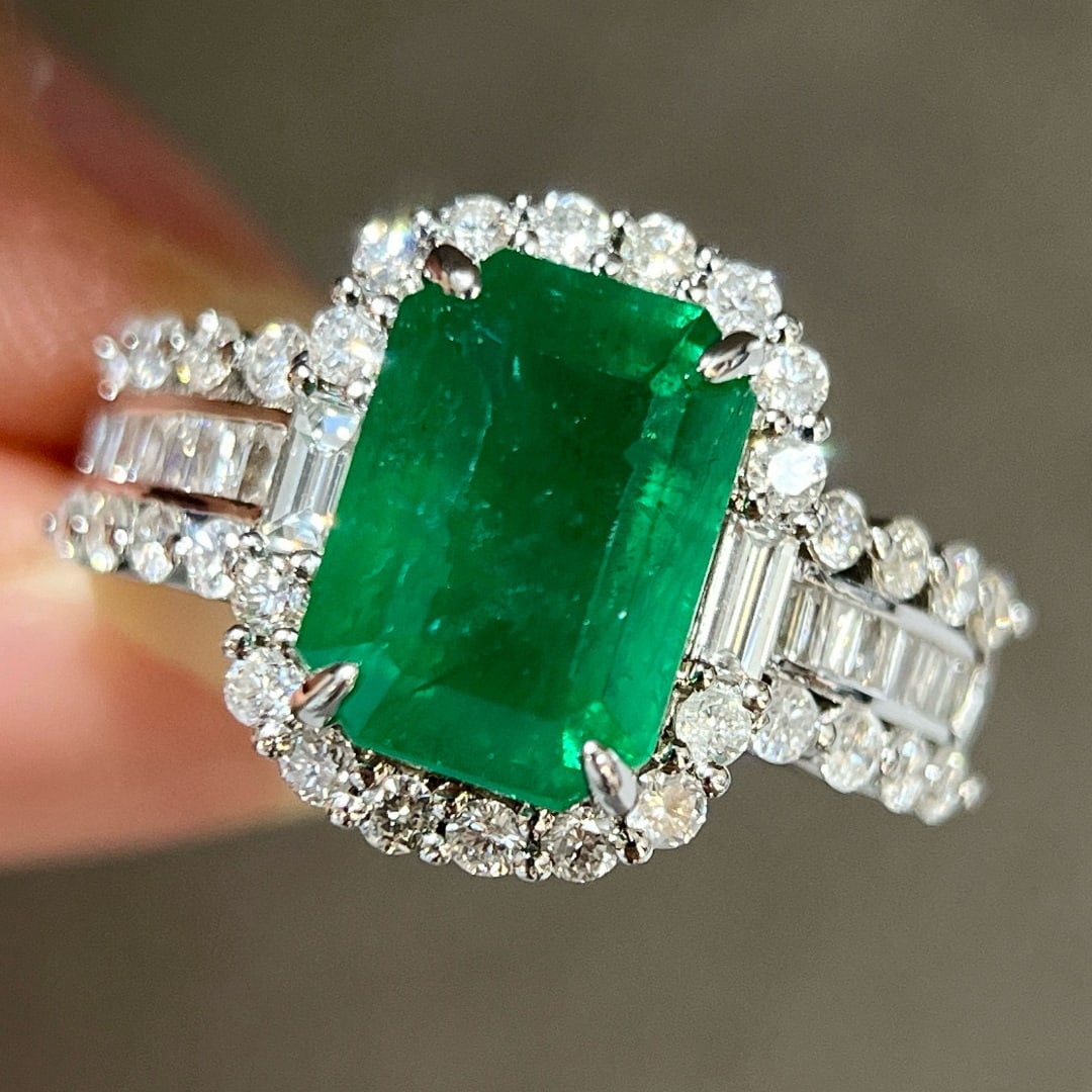14k Gold 4.73 Ctw Vivid Green Natural Emerald & Diamond Ring (1 of 5)