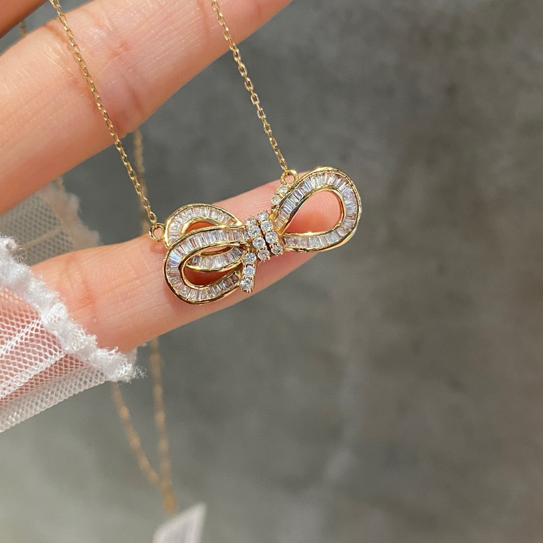 14k Gold 0.65 Ct Natural H Diamond Necklace: Ref:231076386 // gold content:14k gold // main gemstone:diamond // shape:multiple // carat weight:0. 65ct // clarity grade:vs-si // color:h // treatment:natural // Condition: NewLow Estimate: