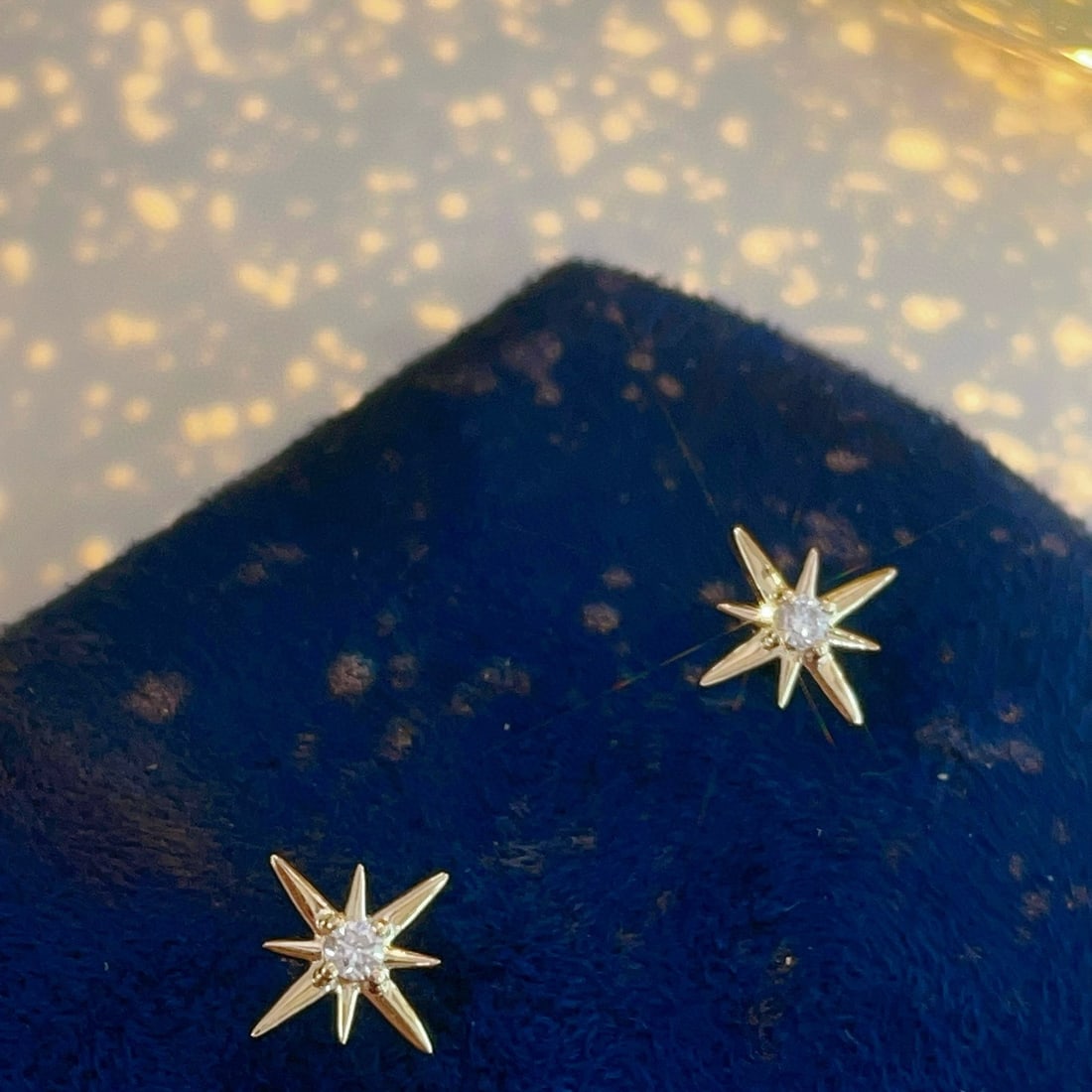 14k Gold 0.06 Ct Natural H Diamond Earrings: Ref:231076394 // gold content:14k gold // main gemstone:diamond // shape:round // carat weight:0. 06ct // clarity grade:vs-si // color:h // treatment:natural // cut grade:g // Condition: NewLow