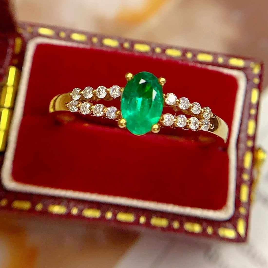 14k Gold 0.7 Ct Vivid Green Natural Emerald & Diamond Ring: Ref:231076396 // gold content:14k gold // ring size:7. 25us // // main gemstone:emerald // shape:oval // carat weight:0. 7ct // color:vivid green // treatment:natural // // adjacent gemstone 2 :