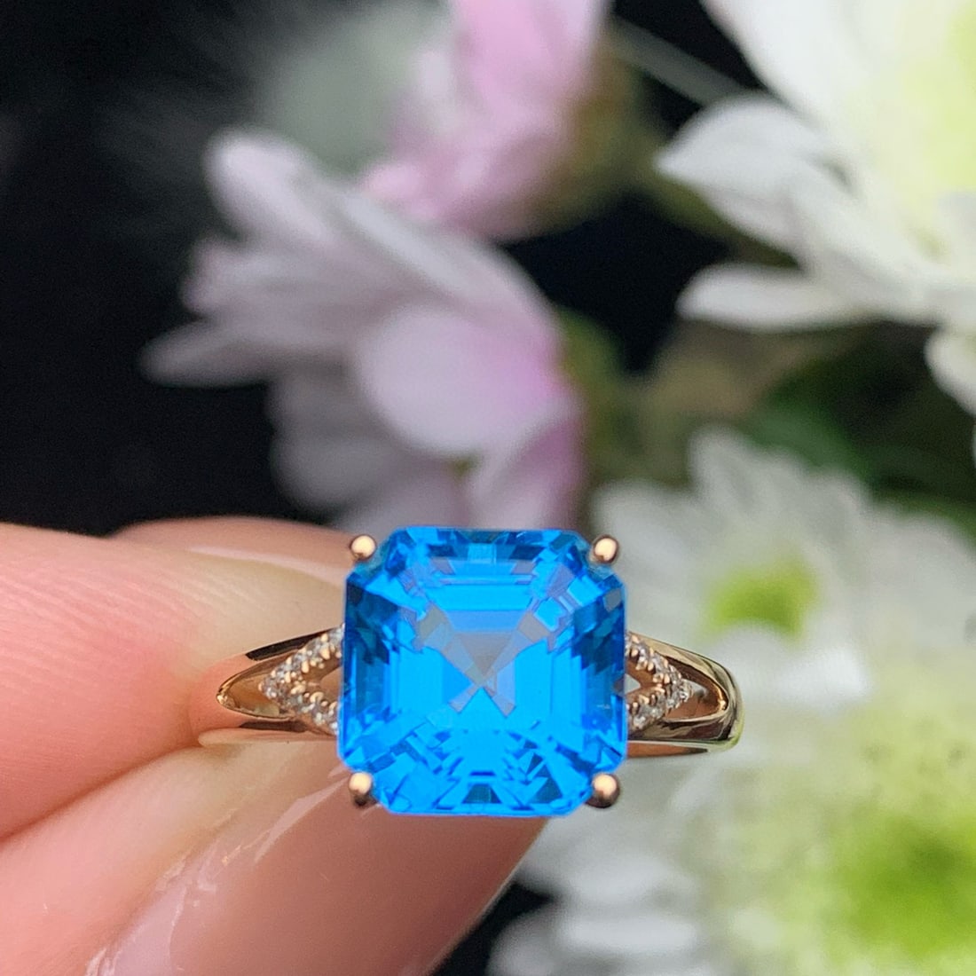 14k Gold 4.63 Ct Natural Topaz & Diamond Ring: Ref:231076416 // gold content:14k gold // ring size:7. 25us // // main gemstone:topaz // shape:octagonal // carat weight:4. 63ct // color:blue // treatment:natural // // adjacent gemstone 2 : diamond