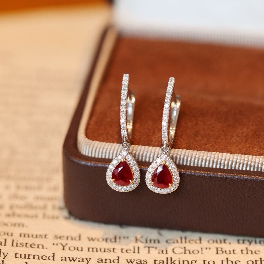 14k Gold 1.42 Ctw Natural Ruby & Diamond Earrings: Ref:231076444 // gold content:14k gold // main gemstone:ruby // shape:pear // carat weight:1ct // color:pigeonblood red // treatment:natural // // adjacent gemstone 2 : diamond // shape:round // carat