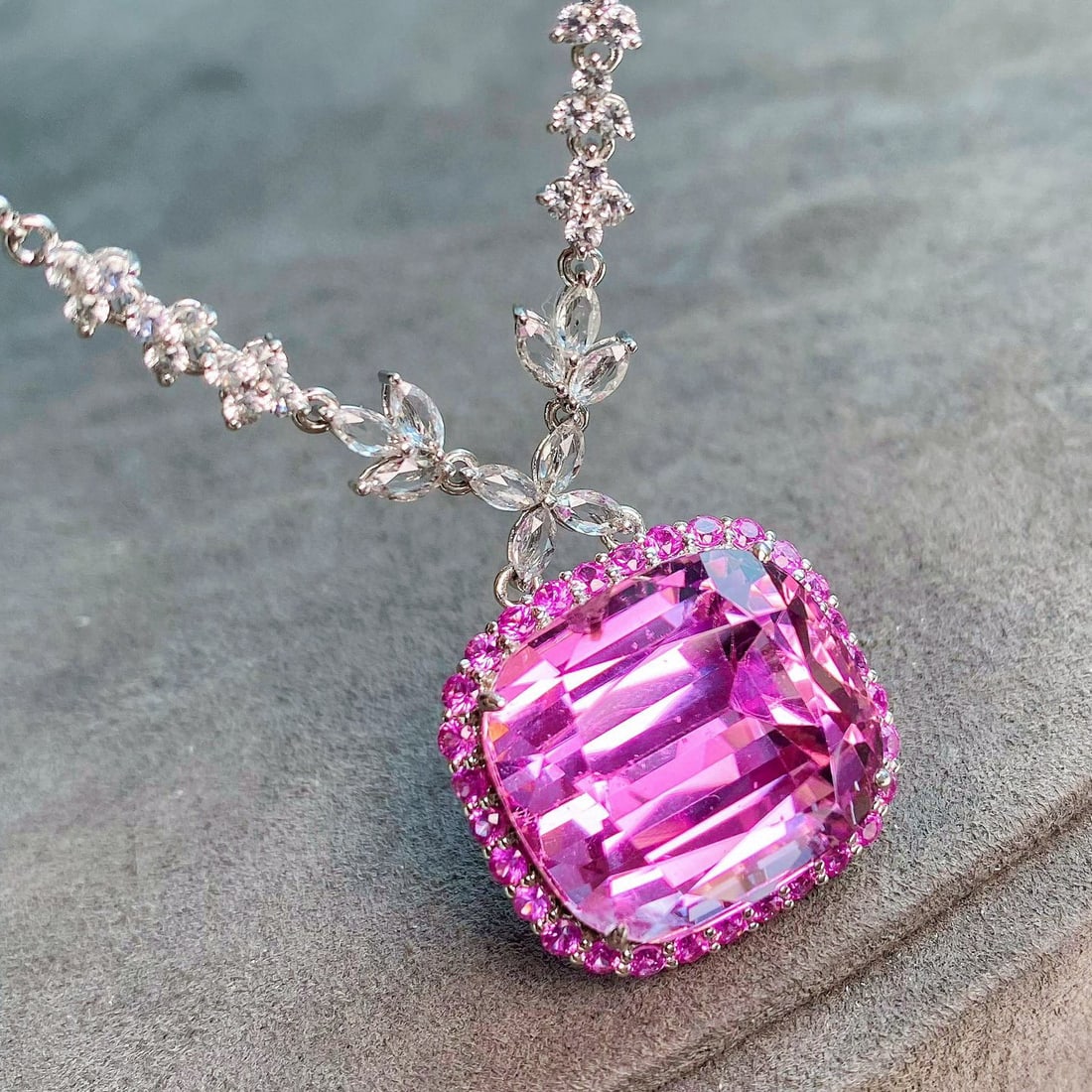 14k Gold 34.84 Ctw Natural Kunzite & Sapphire Necklace: Ref:230947124 // gold content:14k gold // ring size:7. 25us // // main gemstone:diamond // shape:round // carat weight:0. 45ct // clarity grade:vs-si // color:h // treatment:natural // cut grade:g