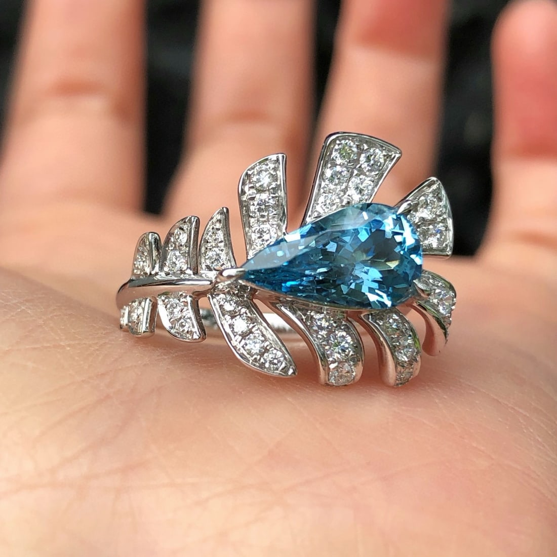 14k Gold 2.04 Ctw Natural Aquamarine & Diamond Ring: Ref:231078040 // gold content:14k gold // ring size:7. 25us // // main gemstone:aquamarine // shape:pear // carat weight:1. 55ct // color:santa maria color // treatment:natural // // adjacent